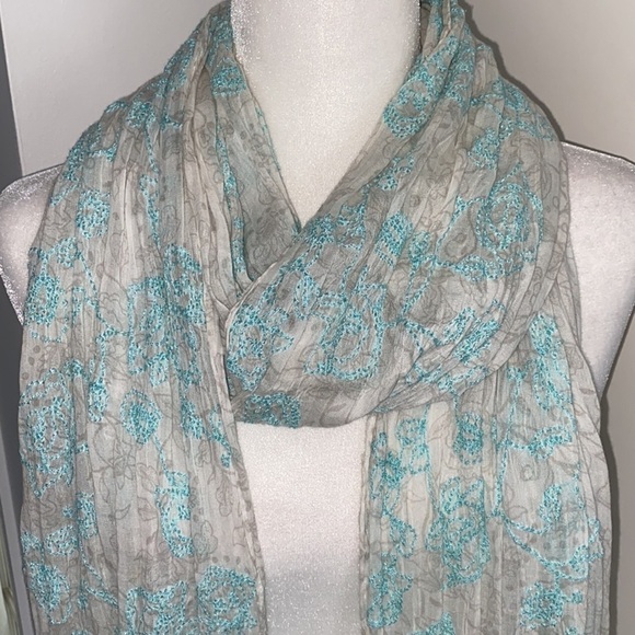 American Eagle White Gray Teal Embroidered Whimsical Wild Flowers Tassels Scarf - Picture 5 of 17
